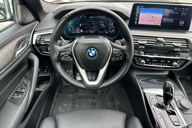 Used 2023 BMW 530e w/ Premium Package image 13