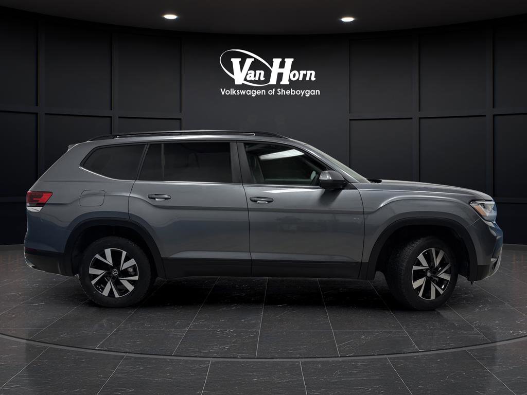 Used 2023 Volkswagen Atlas SE w/ Panoramic Sunroof Package image 2