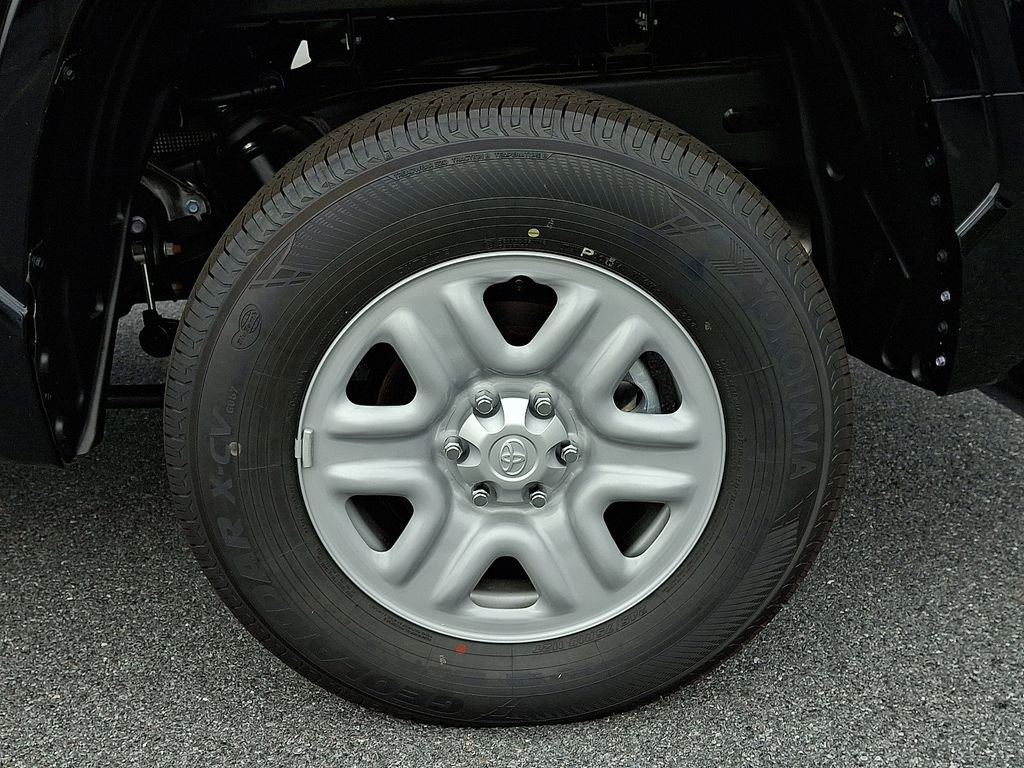 New 2025 Toyota Tundra SR w/ SR Tow Package AWD/4WD image 18