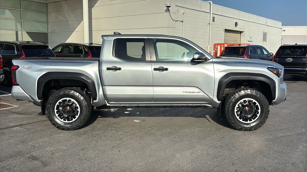 Used 2024 Toyota Tacoma TRD Off-Road AWD/4WD image 27