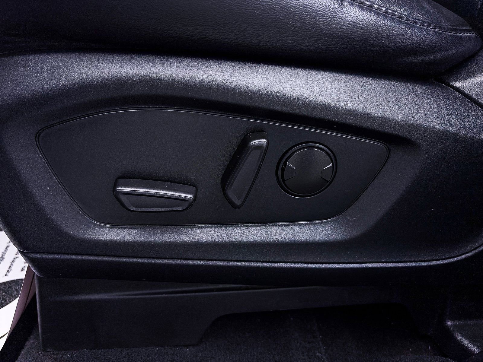 Used 2022 Ford Explorer XLT w/ Equipment Group 202A image 18