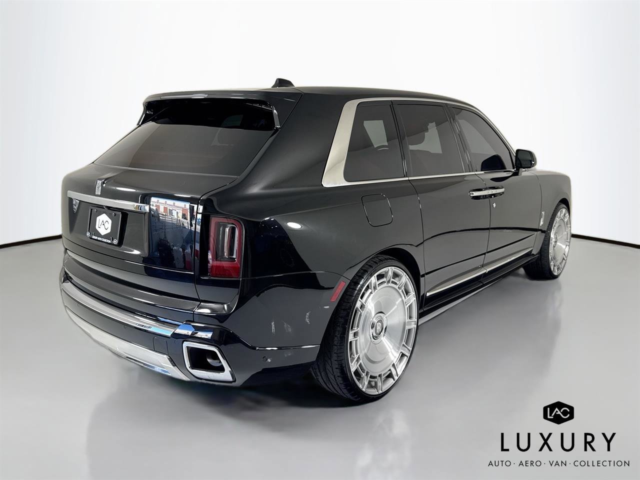 Used 2025 Rolls-Royce Cullinan image 7