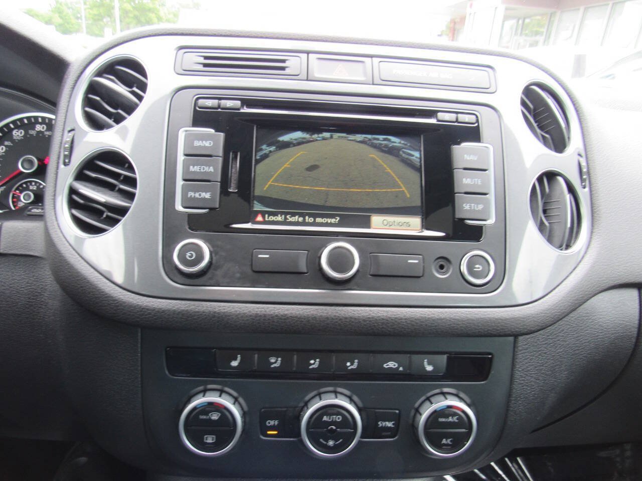 Used 2015 Volkswagen Tiguan SEL AWD/4WD image 10