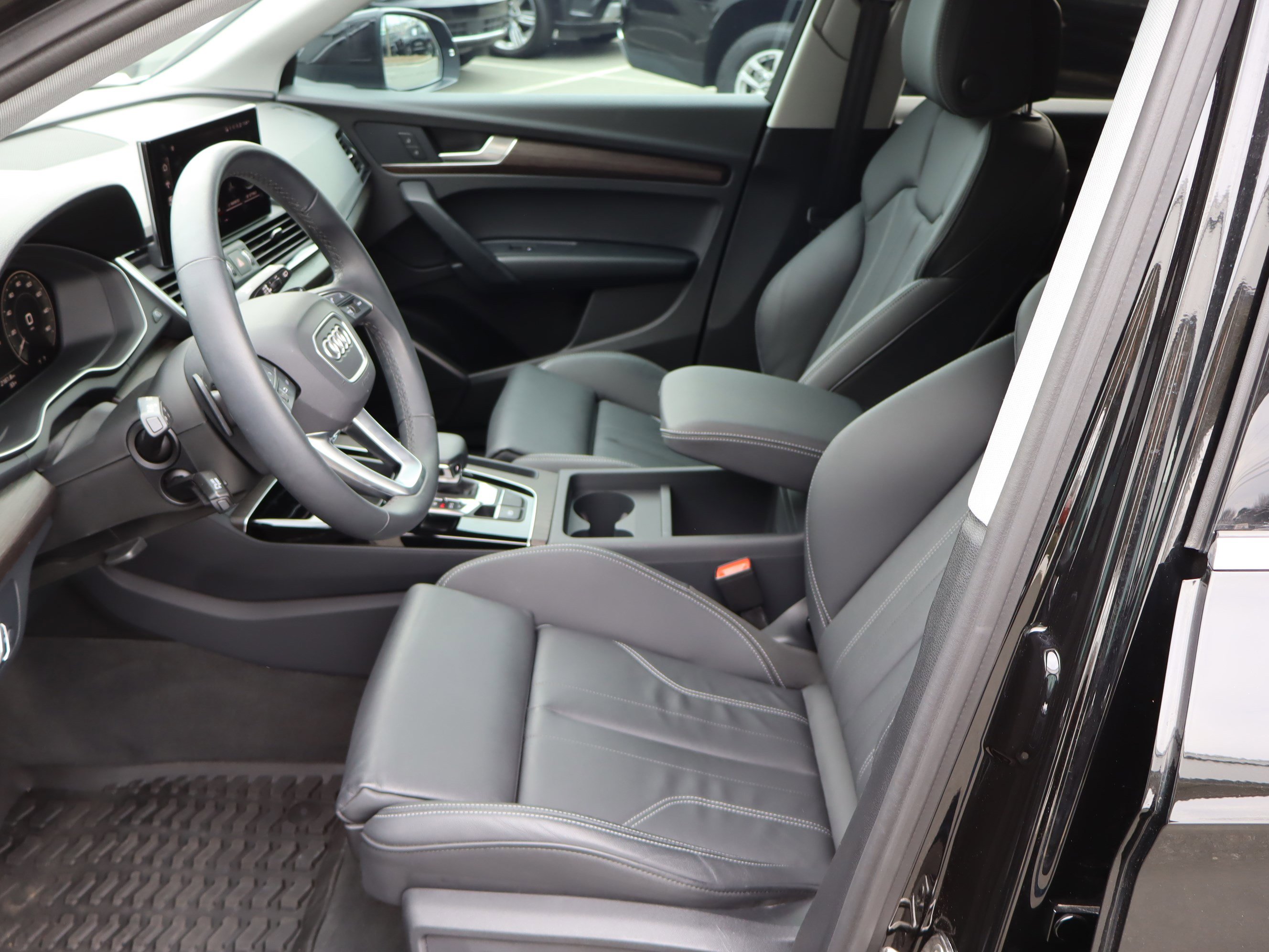 Used 2024 Audi Q5 e Premium image 16