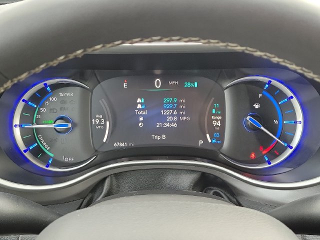 Used 2024 Chrysler Pacifica Limited FWD image 28