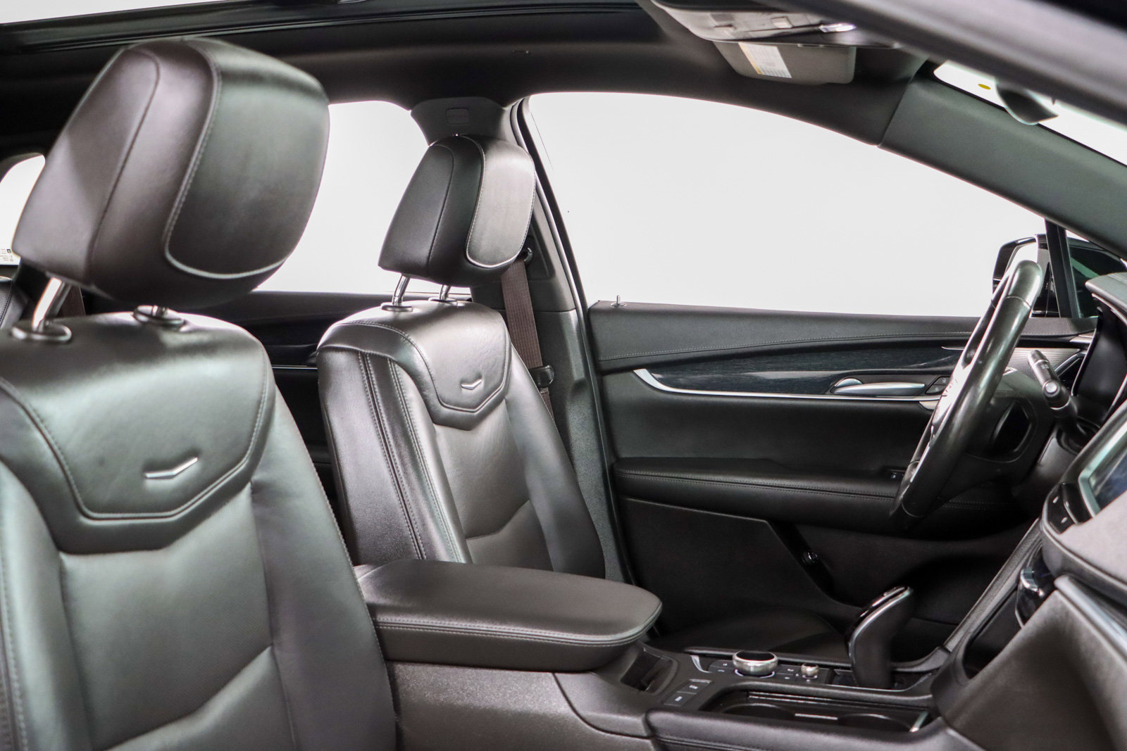 Used 2022 Cadillac XT5 Premium Luxury w/ LPO, Floor Liner Package image 28