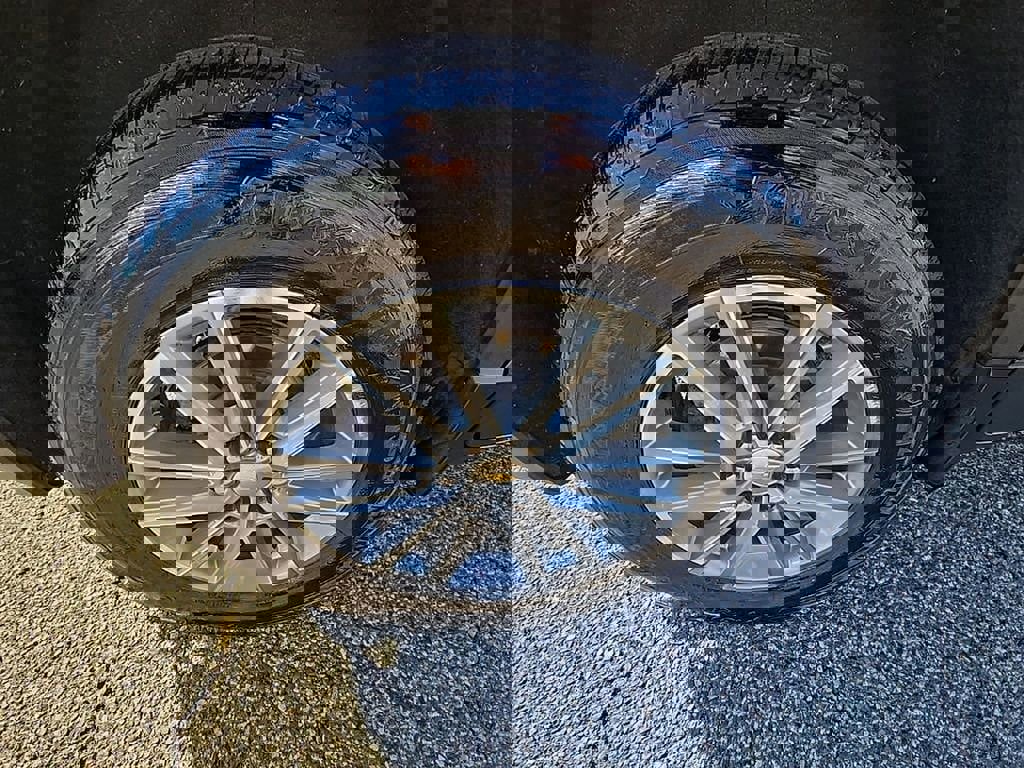 Used 2023 Chevrolet Traverse LT image 39