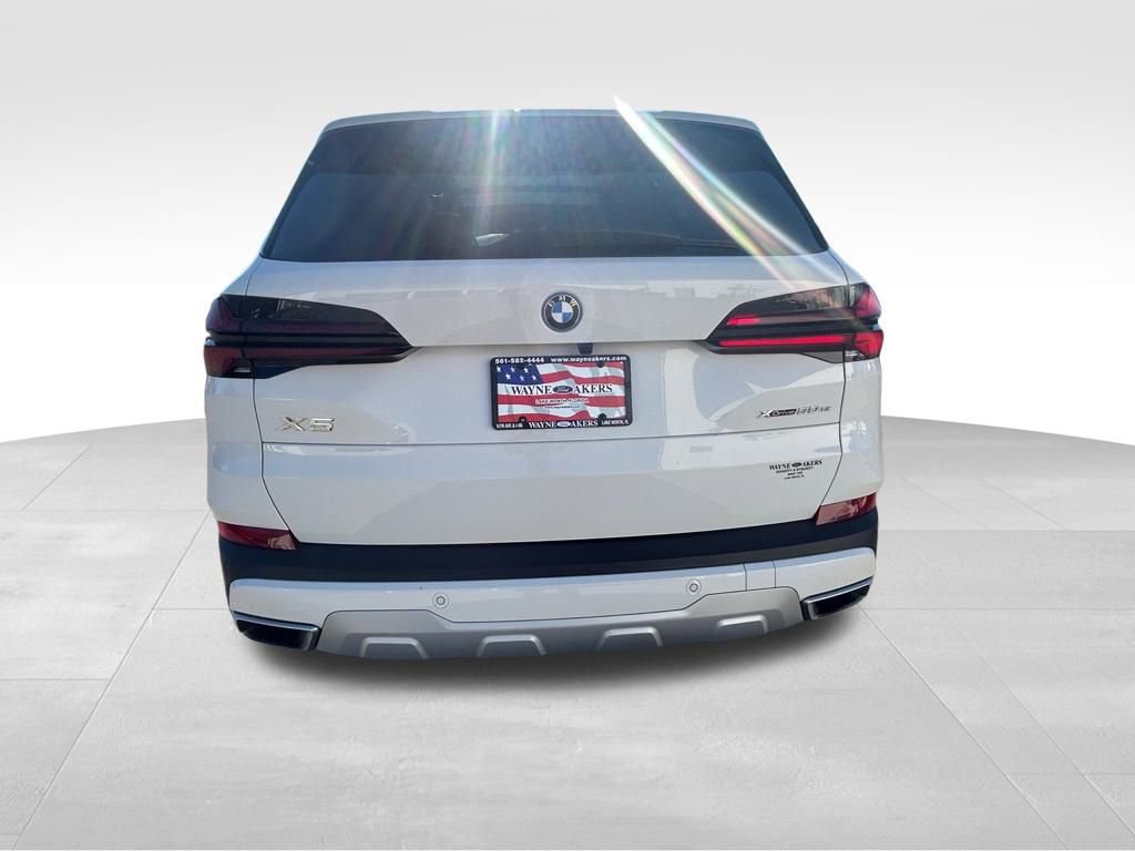 Used 2025 BMW X5 xDrive50e image 5