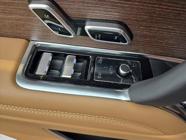New 2026 Land Rover Range Rover Long Wheelbase SE AWD/4WD image 29