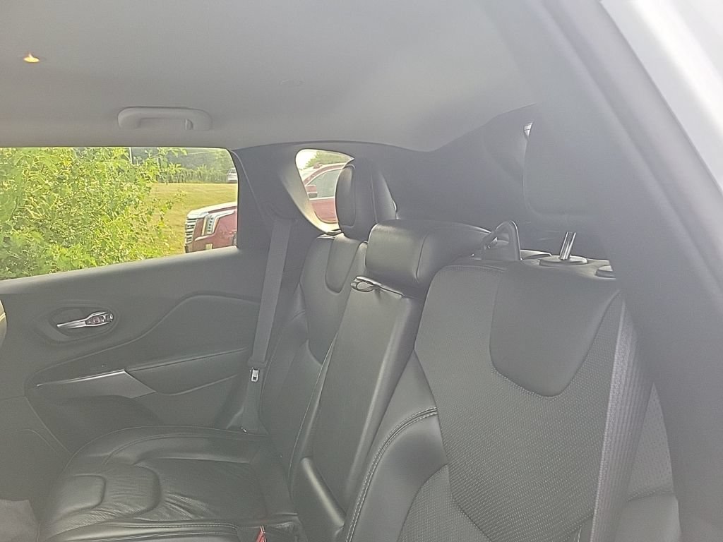 Used 2019 Jeep Cherokee Limited AWD/4WD image 29