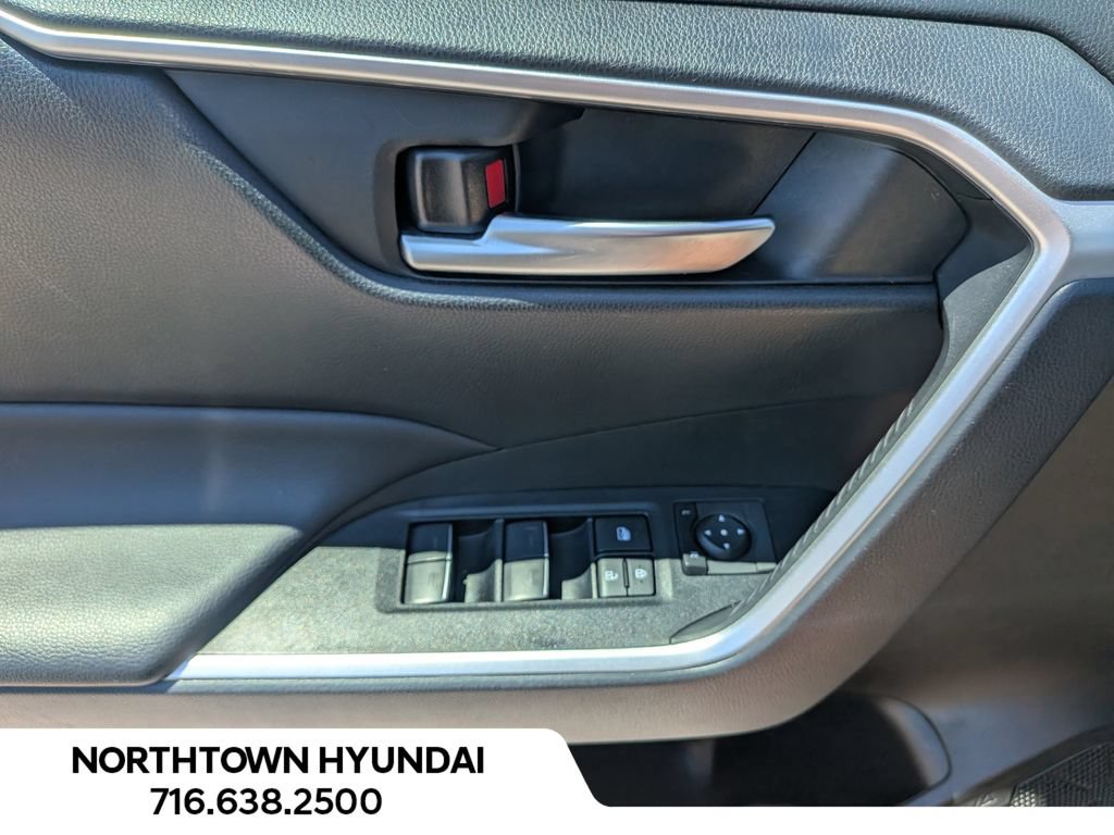 Used 2025 Toyota RAV4 XLE AWD/4WD image 30