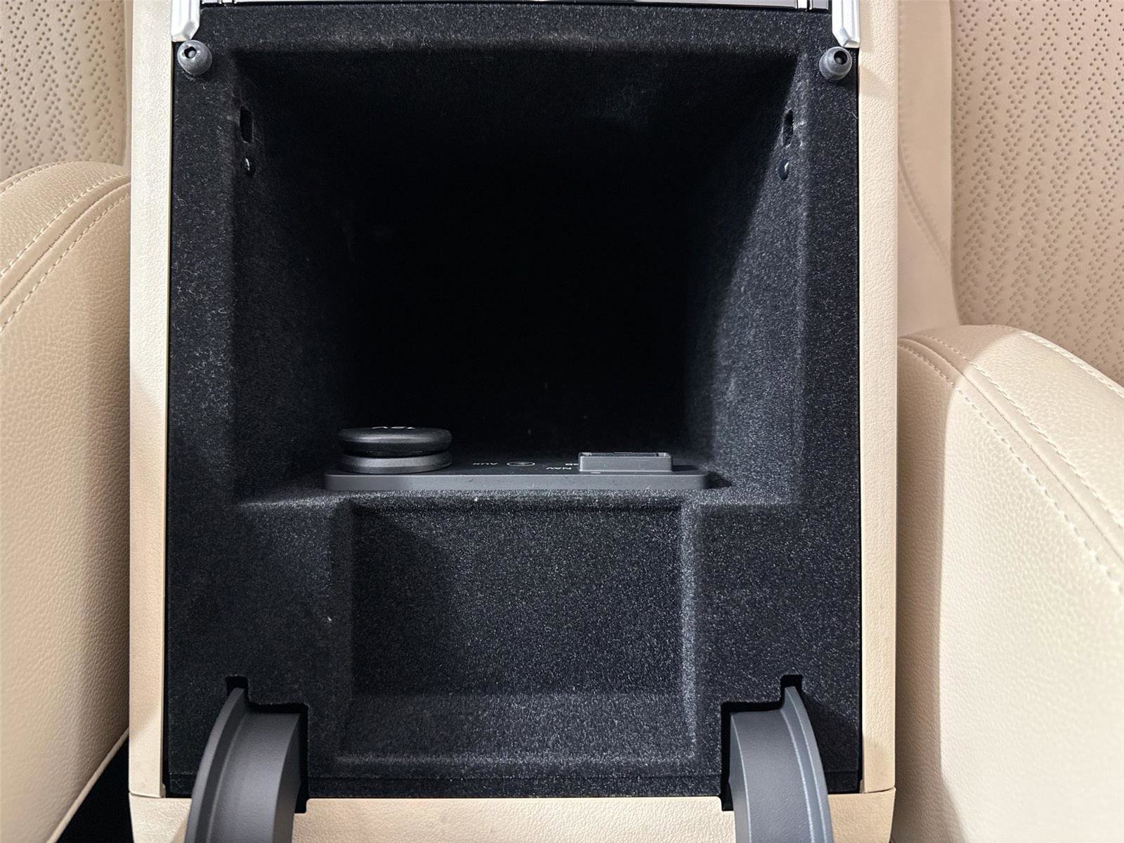 Used 2017 Jaguar XF Prestige image 35