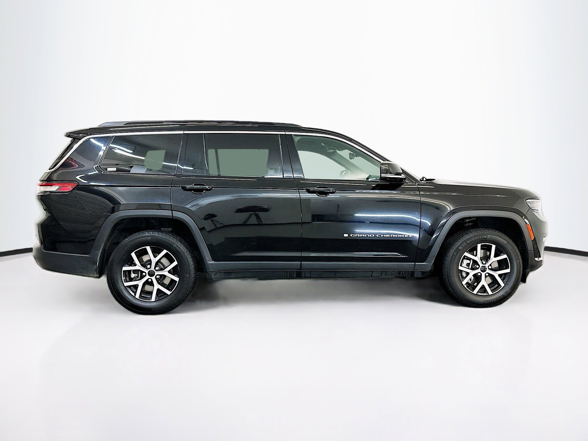 Used 2024 Jeep Grand Cherokee L Limited w/ Luxury Tech Group II image 10
