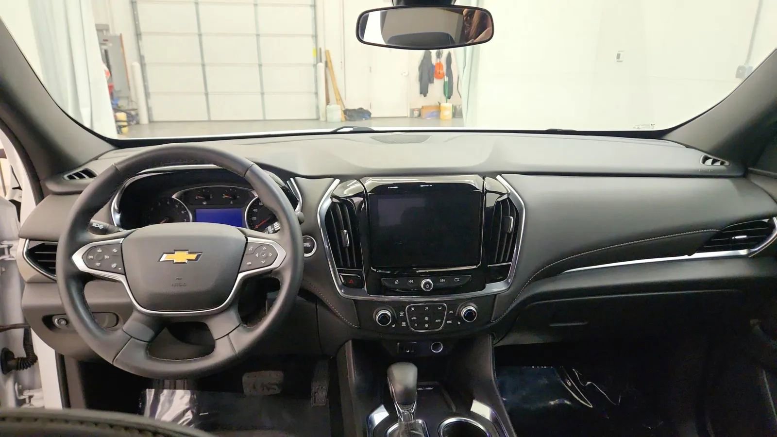 Used 2023 Chevrolet Traverse LT image 34