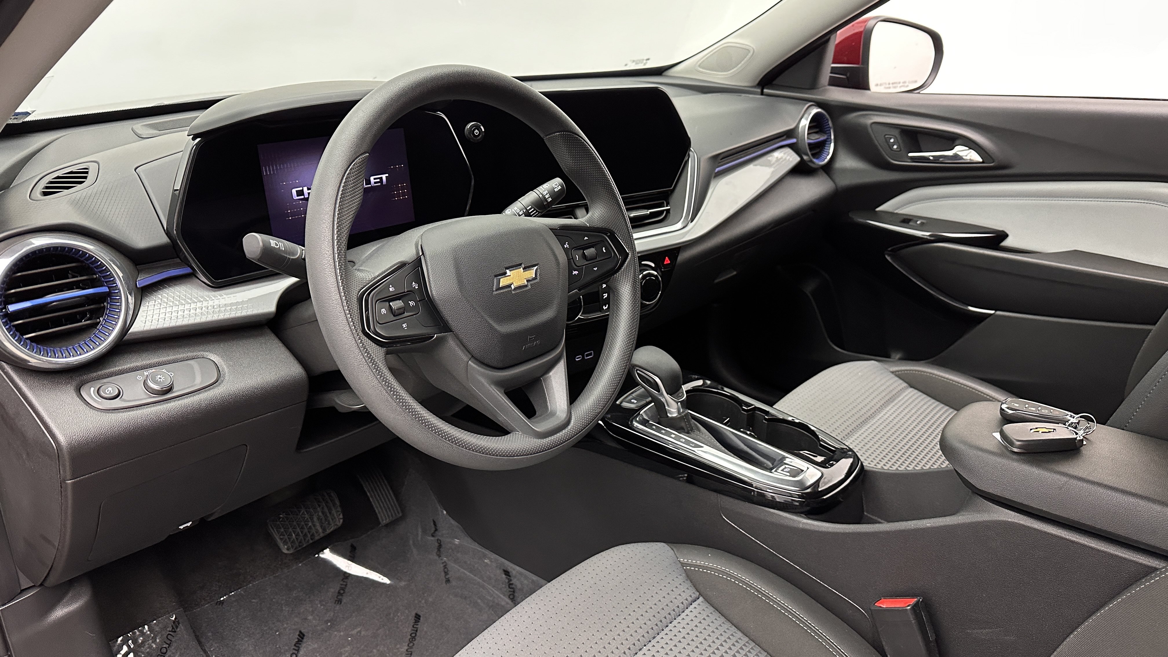 Used 2025 Chevrolet Trax LT FWD image 10
