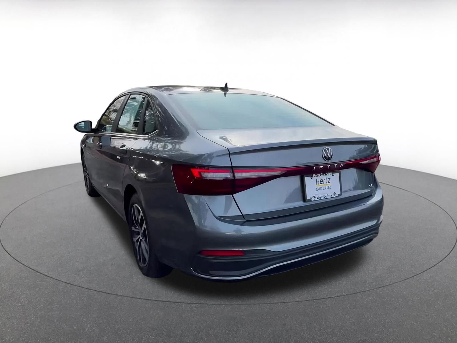 Used 2025 Volkswagen Jetta SE image 11