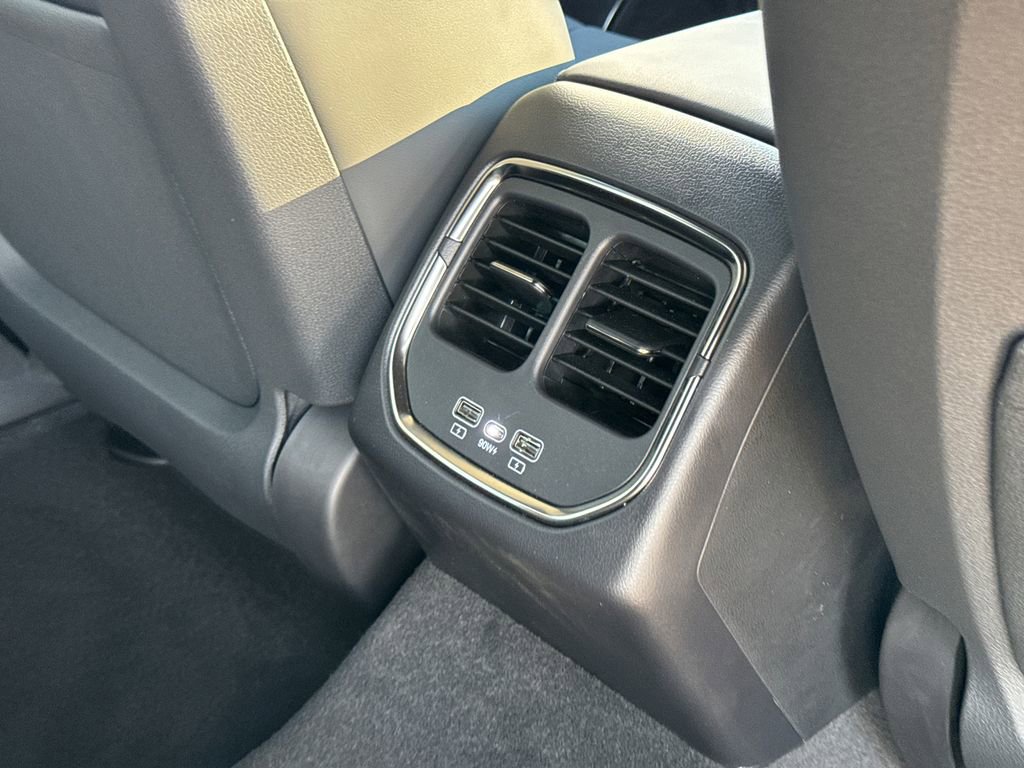 New 2025 VinFast VF 8 Plus AWD/4WD image 18