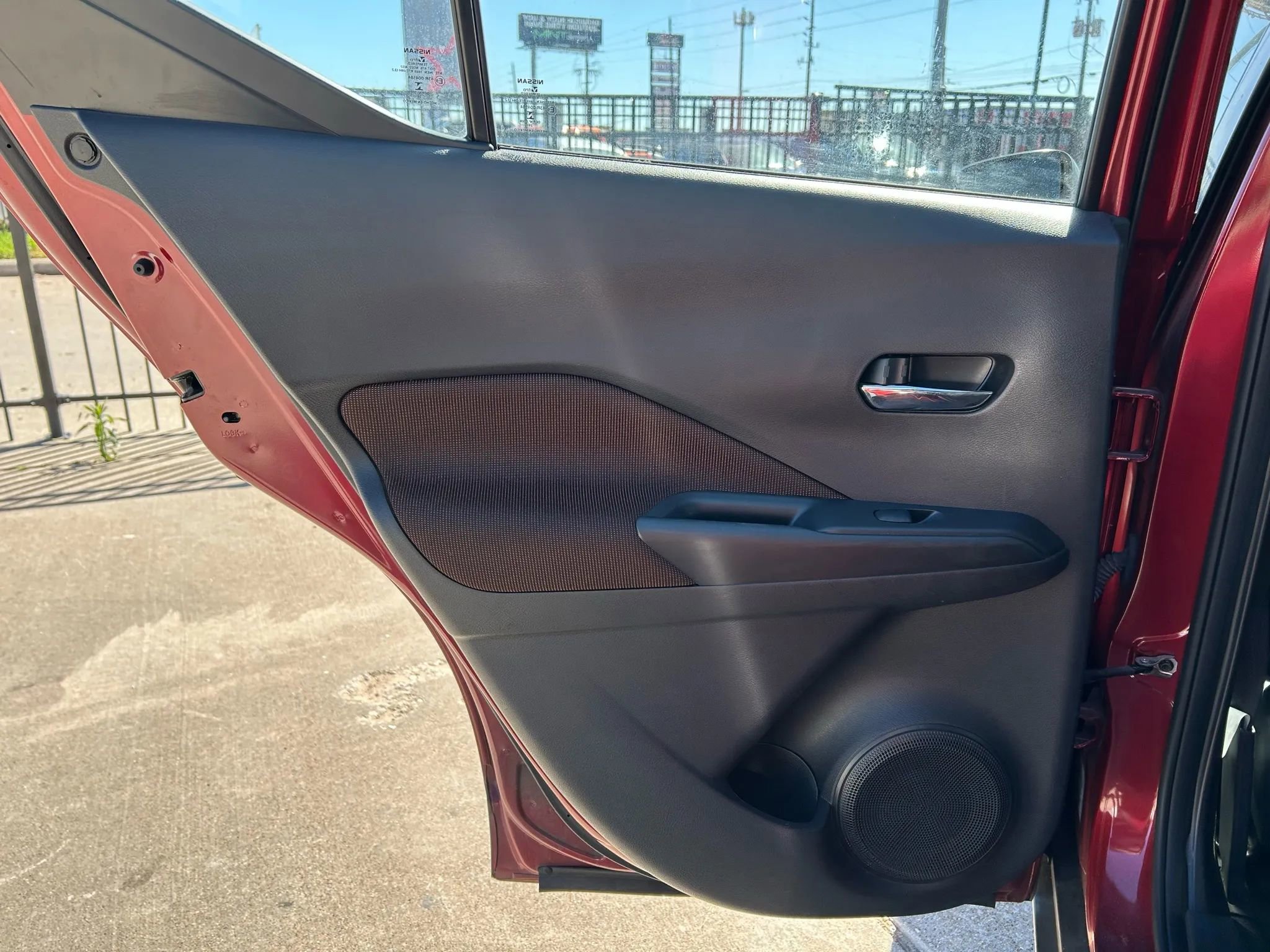 Used 2020 Nissan Kicks SR image 18