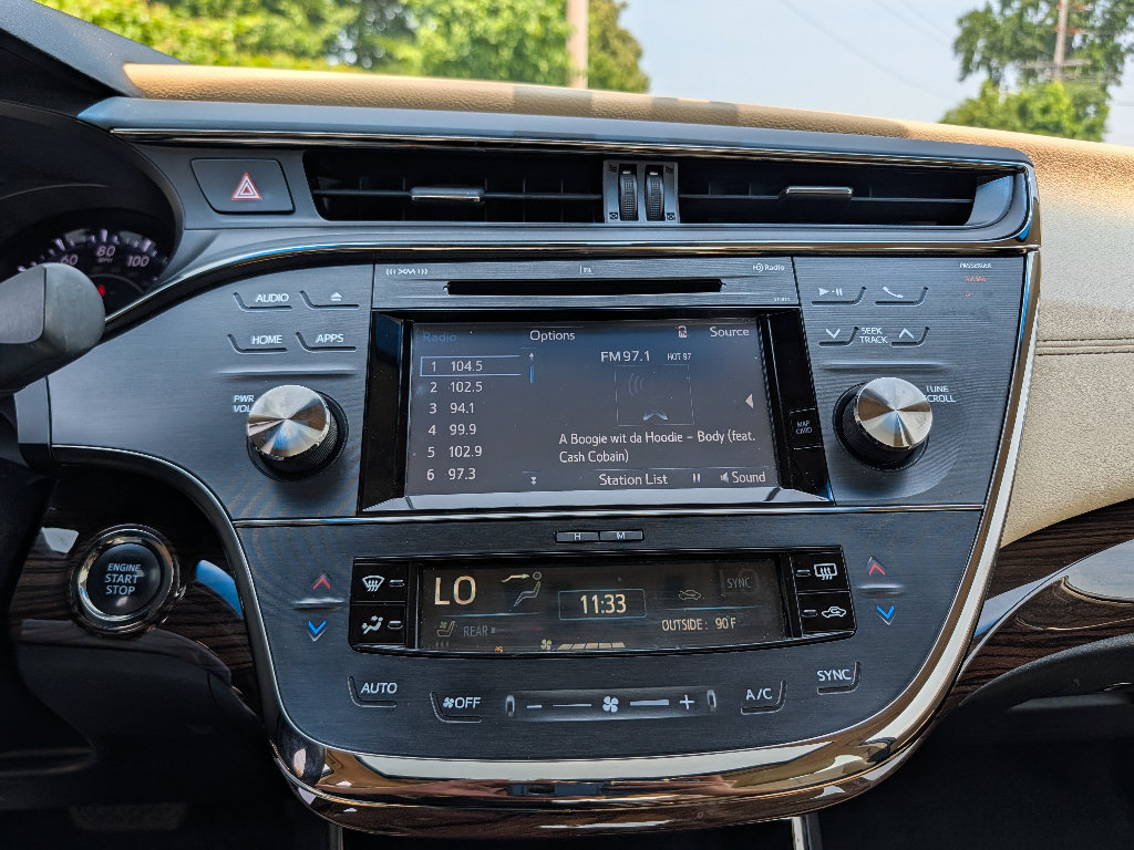 Used 2015 Toyota Avalon Limited FWD image 27