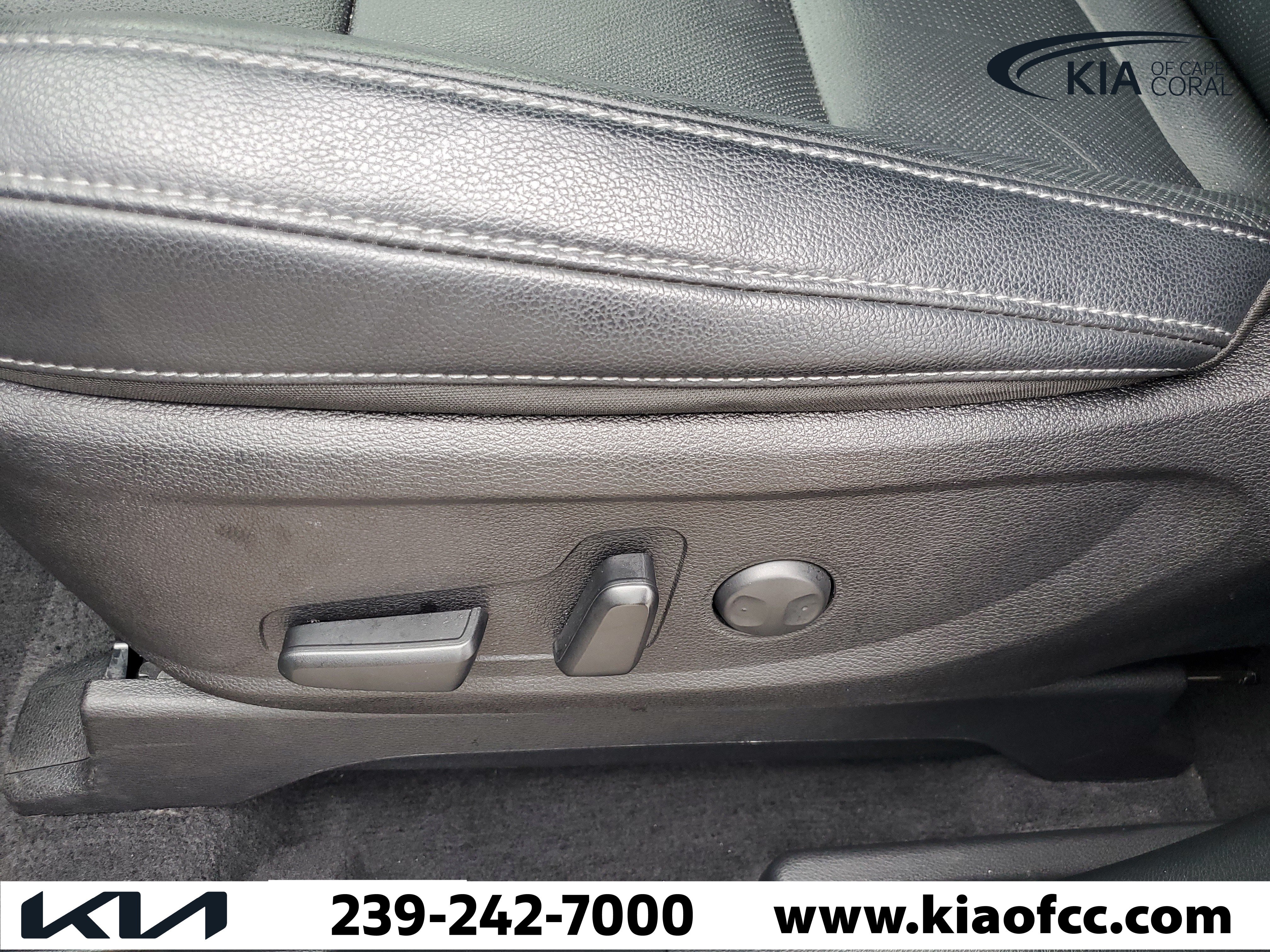 Certified 2024 Kia Telluride EX w/ EX Captain's Chair Package FWD image 32