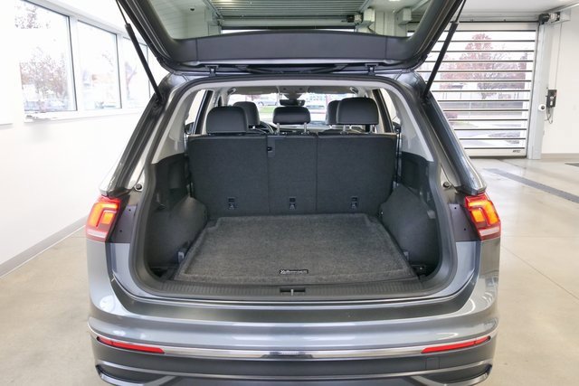 Used 2022 Volkswagen Tiguan SE image 13