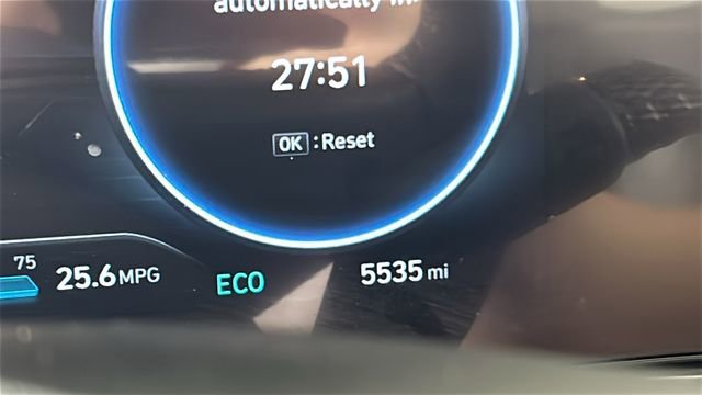 Certified 2025 Hyundai Elantra Limited FWD image 19