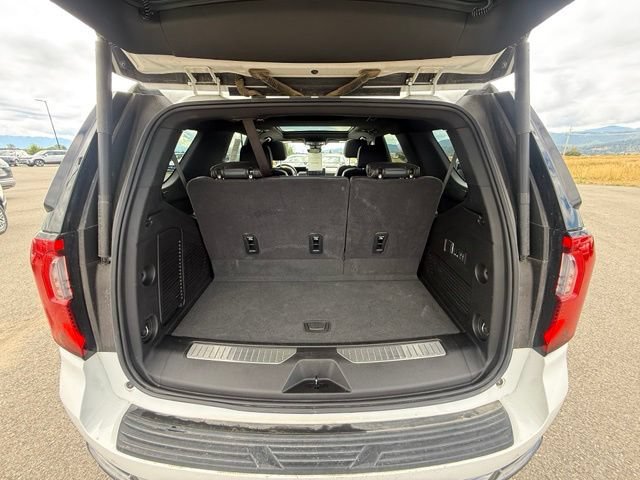 Used 2025 GMC Yukon AT4 w/ AT4 Premium Package AWD/4WD image 16
