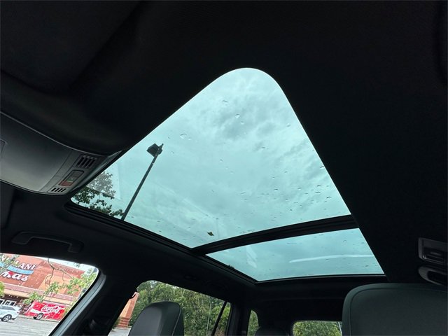 Used 2022 Volkswagen Tiguan SE R-Line image 26