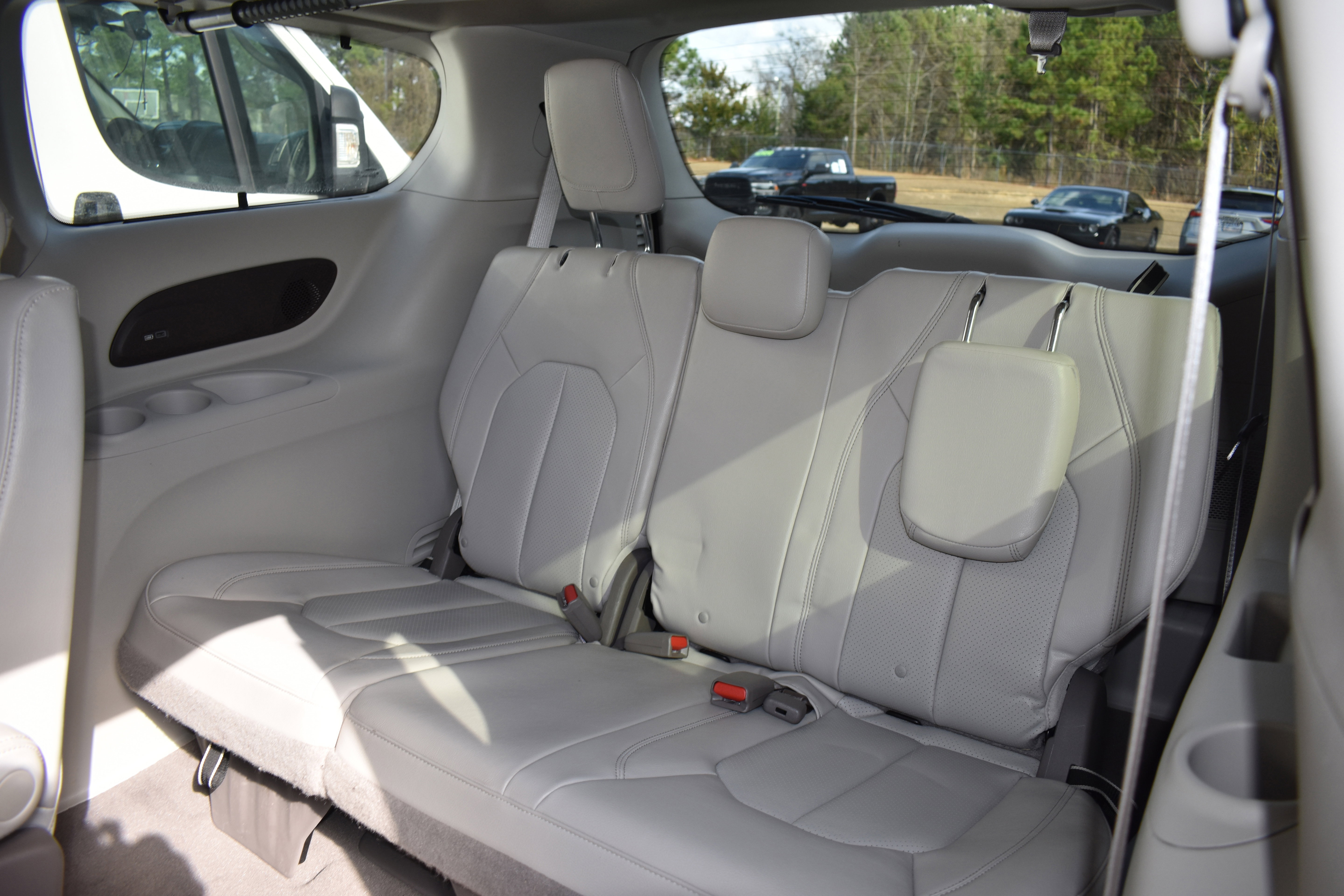 Used 2020 Chrysler Pacifica Touring-L Plus w/ Tire & Wheel Group image 30