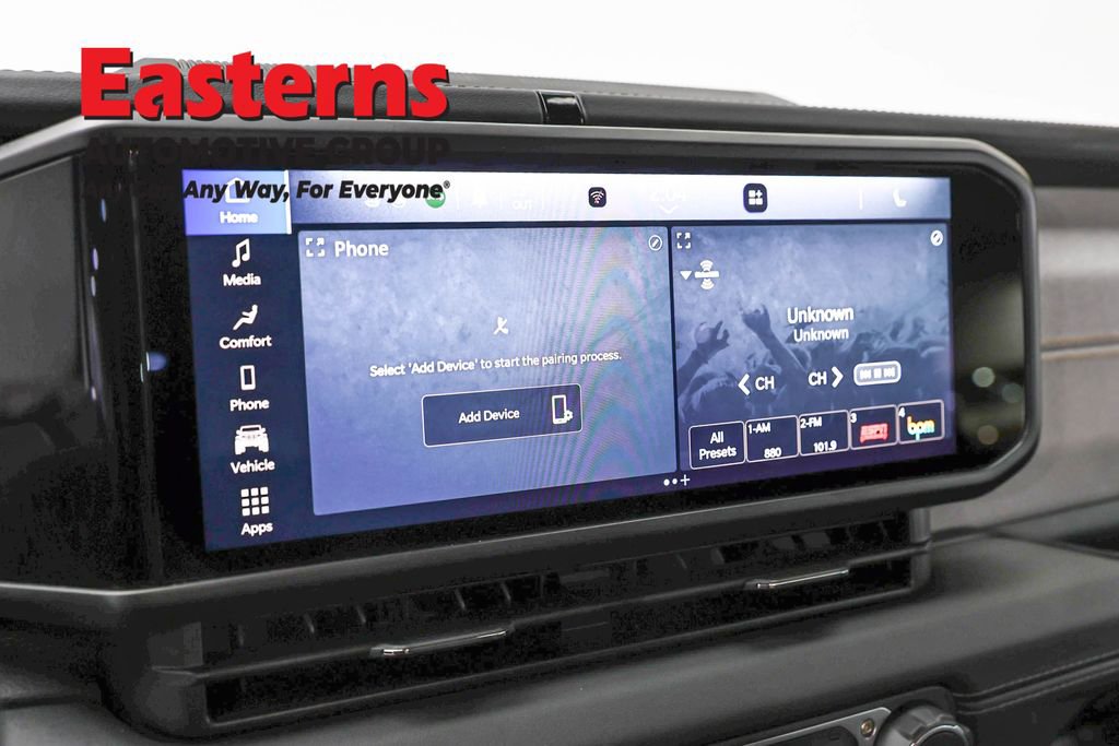 Used 2025 Jeep Wrangler Unlimited Sahara AWD/4WD image 19
