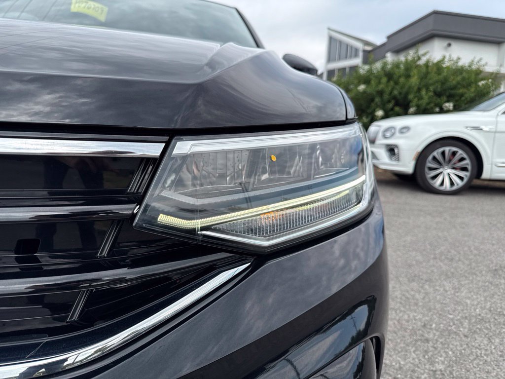 Certified 2024 Volkswagen Tiguan SE R-Line FWD image 9
