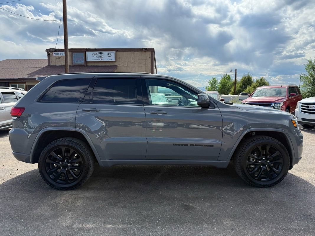 Used 2021 Jeep Grand Cherokee Laredo X image 2