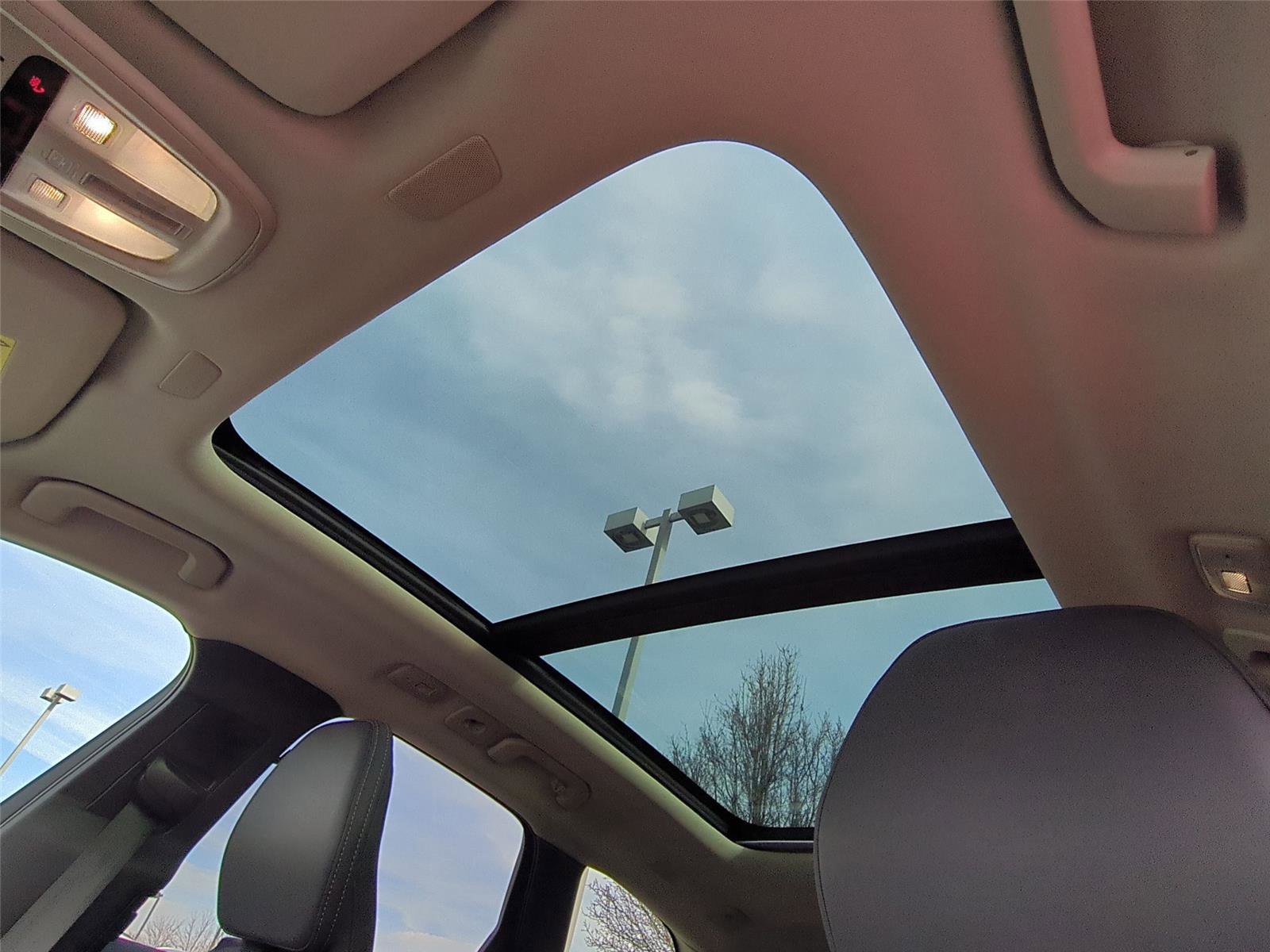 Used 2025 Volvo XC60 T8 Ultra w/ Protection Package Premier image 10