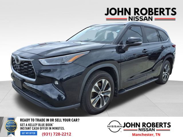 Used 2023 Toyota Highlander XLE image 3