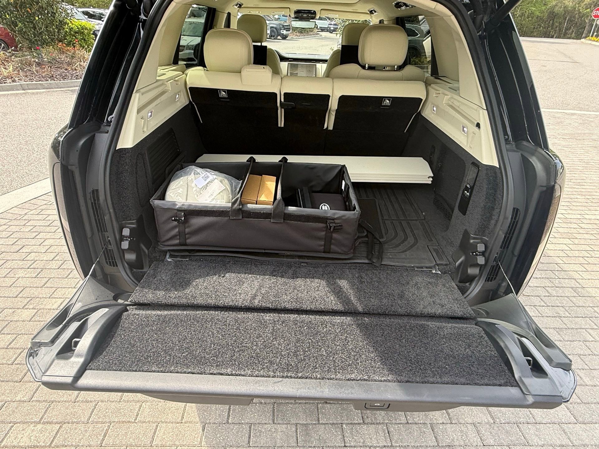 Used 2023 Land Rover Range Rover Long Wheelbase Autobiography image 14