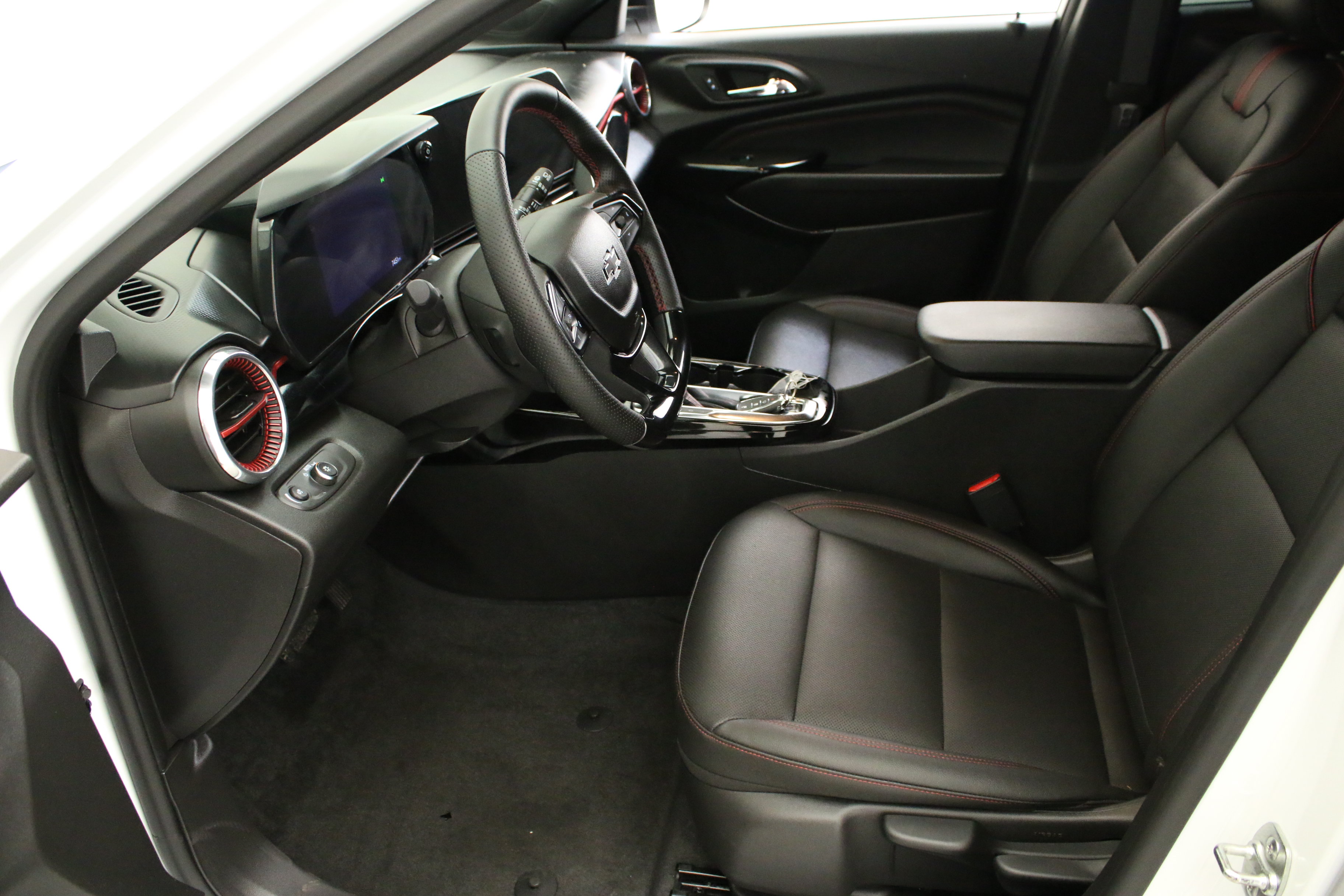 Certified 2025 Chevrolet Trax RS w/ Driver Confidence Package FWD image 26