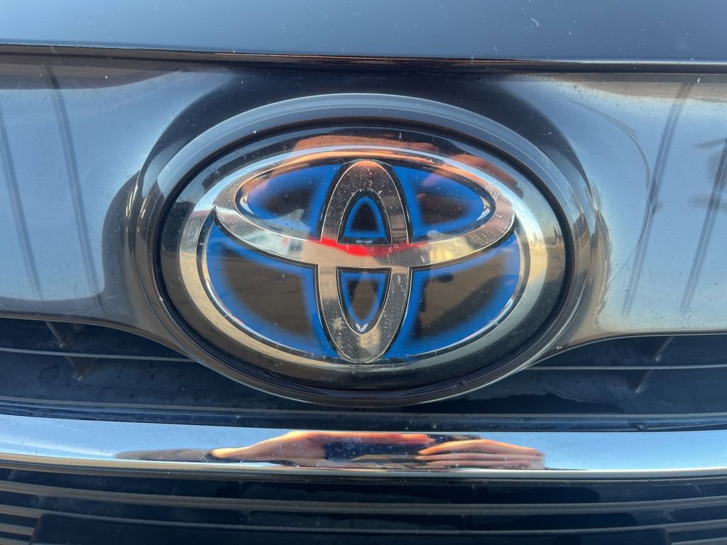 Used 2021 Toyota Venza LE w/ Carpet Mat Package (TMS) image 36