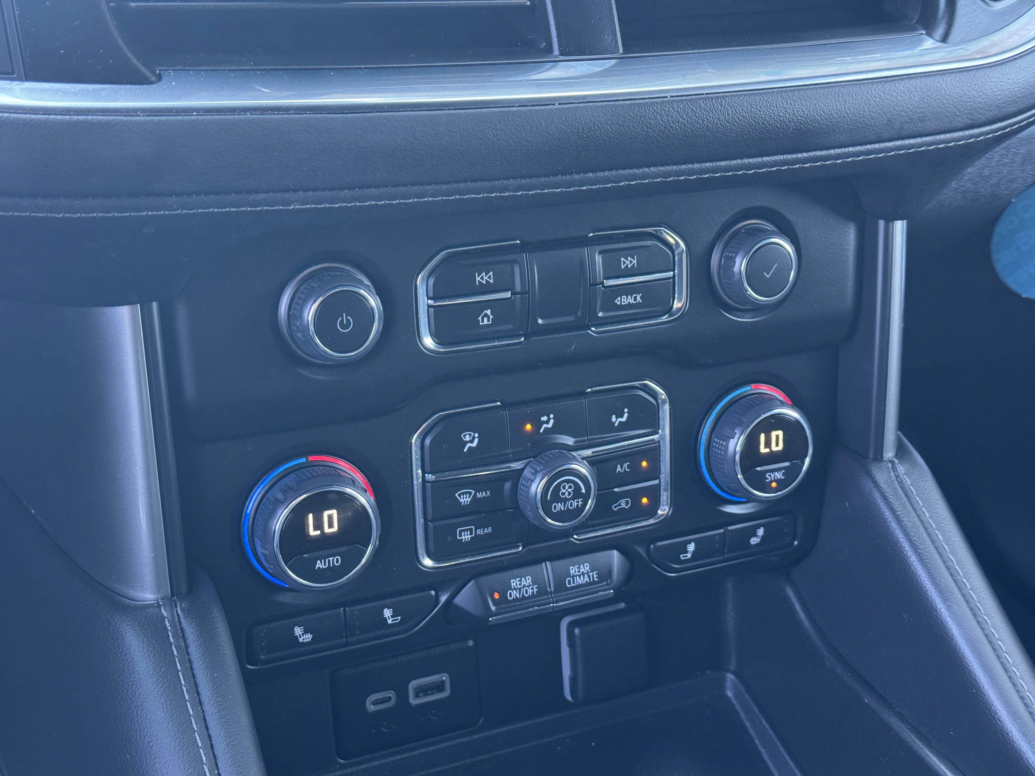 Used 2024 Chevrolet Tahoe LT w/ Luxury Package image 29