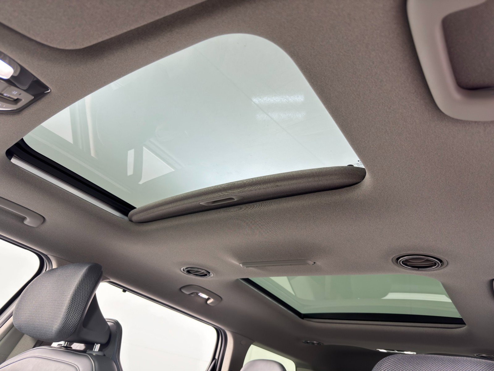 Used 2026 Kia EV9 Land image 12