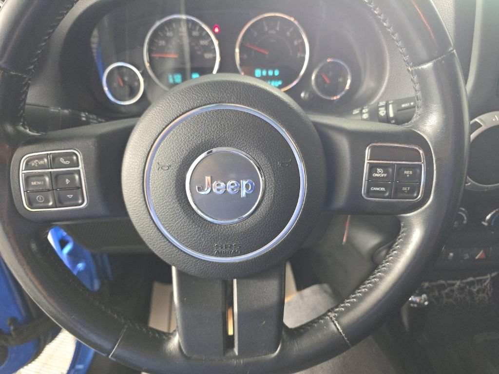 Used 2015 Jeep Wrangler Unlimited Sahara w/ Connectivity Group AWD/4WD image 22