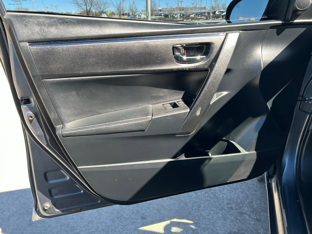 Used 2018 Toyota Corolla SE image 21