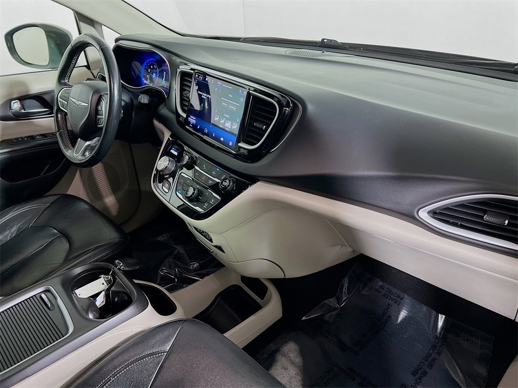 Used 2022 Chrysler Pacifica Touring-L image 27