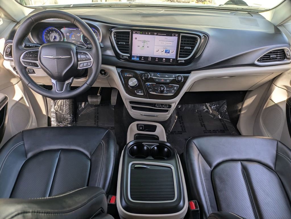 Used 2024 Chrysler Pacifica Touring-L image 25