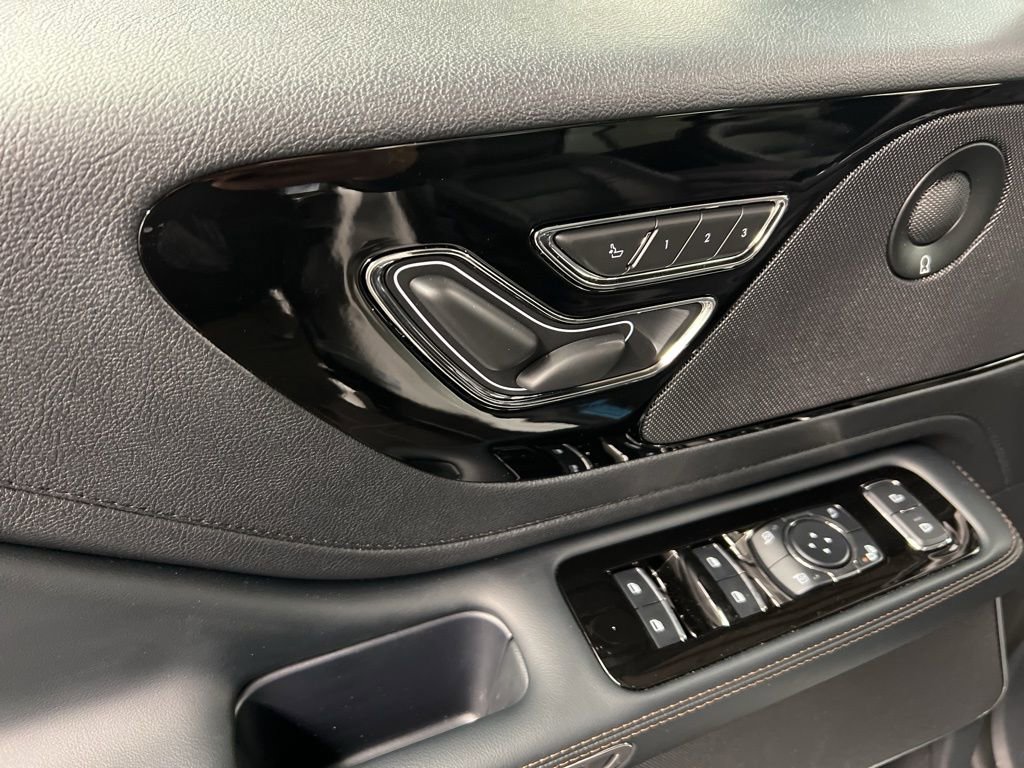 Used 2026 Lincoln Aviator AWD image 29