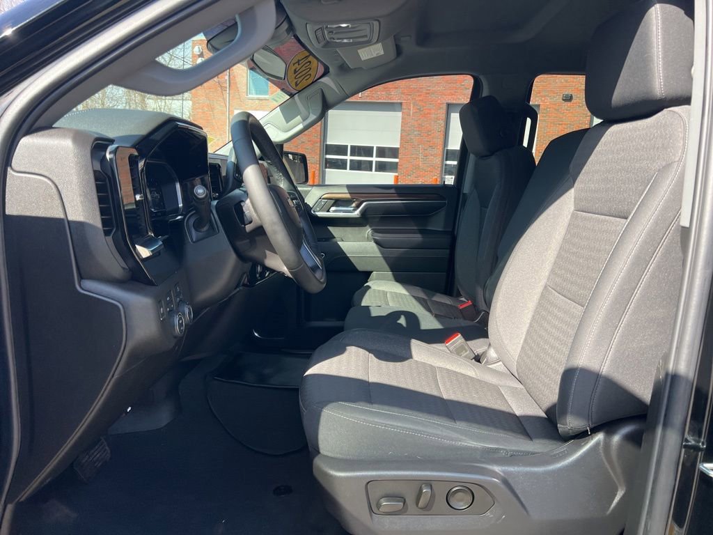 Used 2024 Chevrolet Silverado 1500 LT image 14