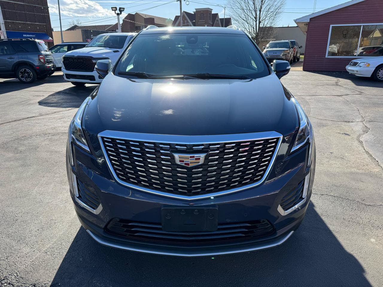 Used 2024 Cadillac XT5 Premium Luxury AWD/4WD image 2