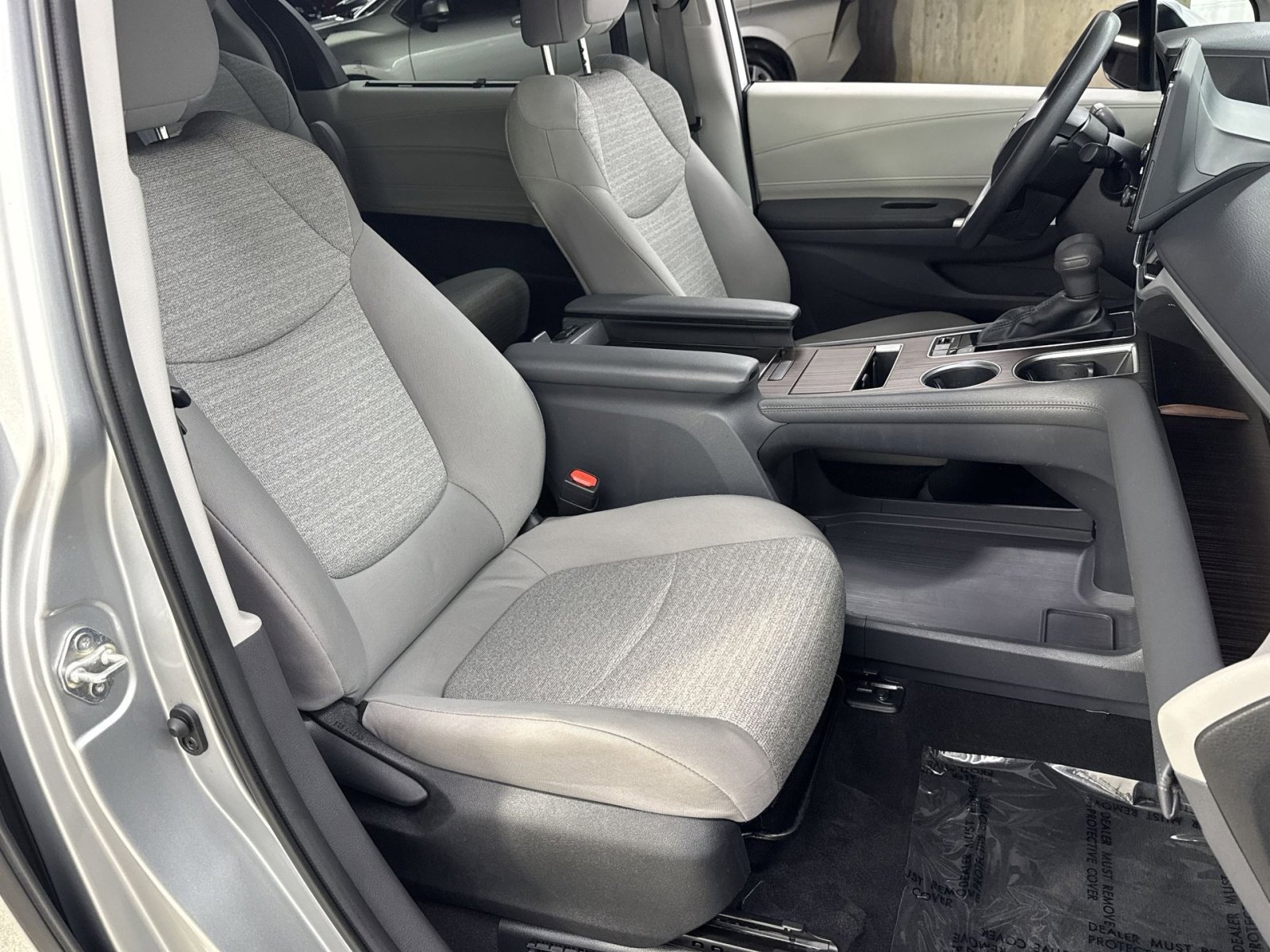 Used 2023 Toyota Sienna LE image 32