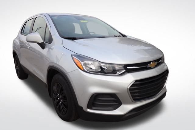 Used 2018 Chevrolet Trax LS image 2