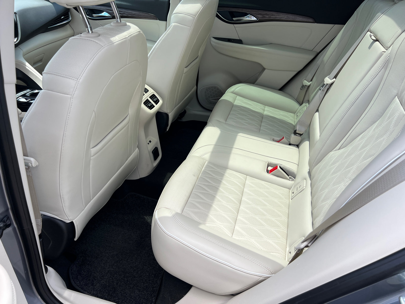 Used 2022 Buick Envision Avenir w/ Technology Package II FWD image 26