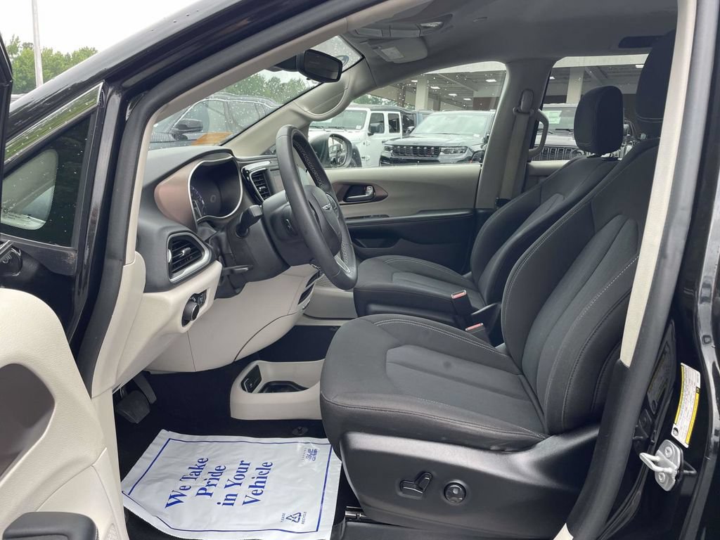 Certified 2023 Chrysler Voyager LX FWD image 27